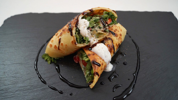 Rezeptbild für  Vegetarischer Pfannkuchenwrap mit Kürbiskernöl