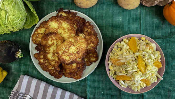 Rezeptbild für Rettichpuffer mit fruchtigem Chinakohlsalat