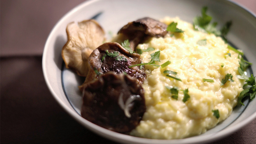 Rezeptbild für Hirserisotto mit Fonduekäse an lecker gebutterten Shitakepilzen