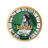 KI generiert: Das Bild zeigt ein Etikett von "JadeGold" Käse. Text: "Maria Reymer JadeGold Blökäse aus regionaler Weidemilch."