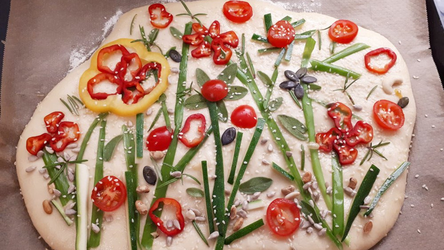 Rezeptbild für Blumenwiese Focaccia
