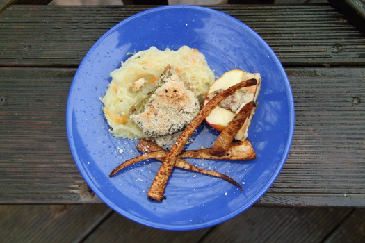 Rezeptbild für Geschmorte Linsen-Krautwickel mit Sauerkraut, Bratapfel und Zimt-Wurzel