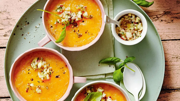 Rezeptbild für Melonen-Kaltschale mit Pfirsich-Salsa