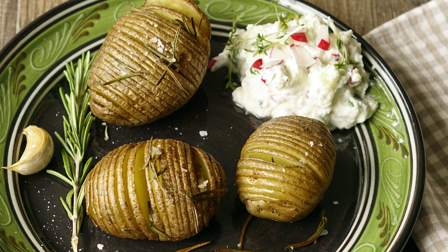 Rezeptbild für Schwedische Fächer-Kartoffeln mit Radieschen-Quark