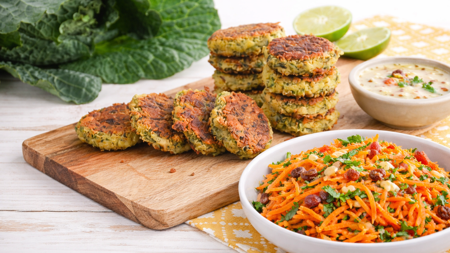 Rezeptbild für Blattkohl-Falafel mit orientalischem Karotten-Salat