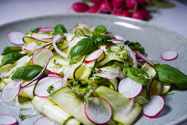 Knackiger Zucchini-Salat