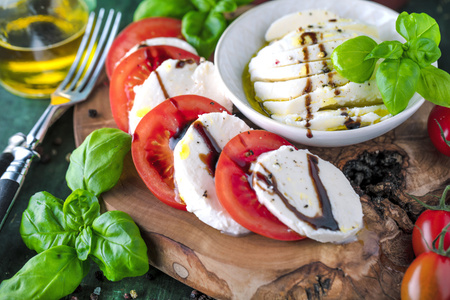 Tomate + Mozzarella = Caprese