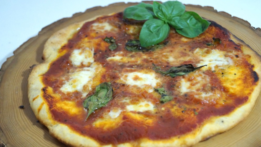 Rezeptbild für Pizzateig mit verschiedenen Mehlsorten und Leinsamen