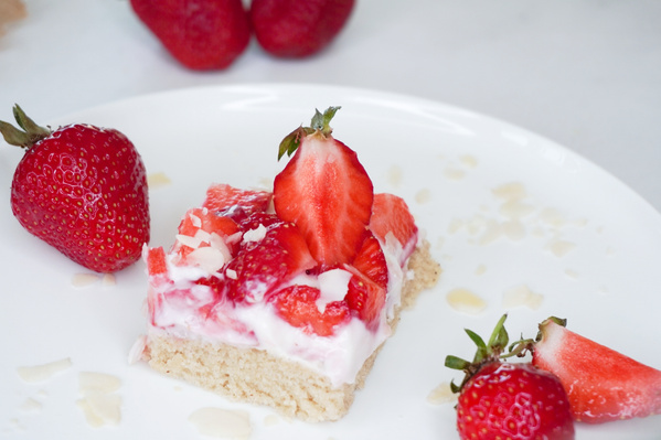 Fluffige  Erdbeerschnitten