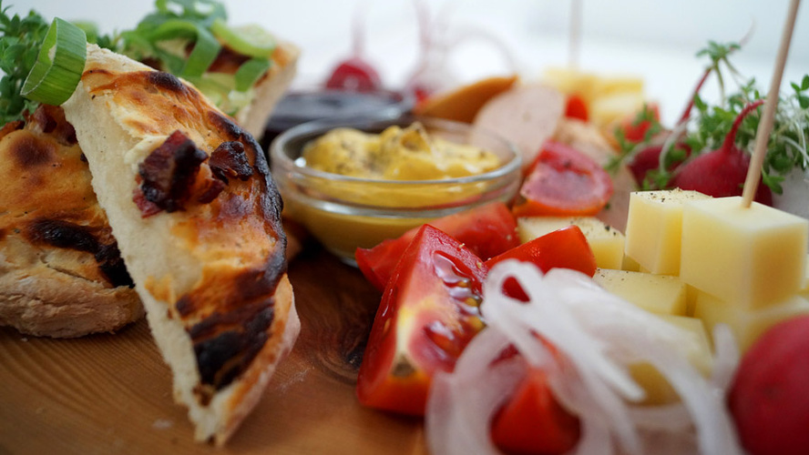 Rezeptbild für Brotzeitbrettl mit Rahmschuxen und Speck