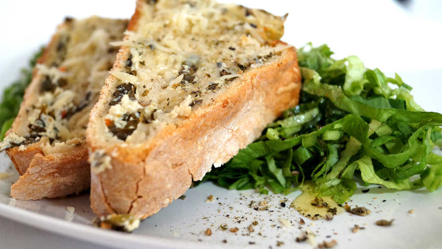 Rezeptbild für Frühlings-Hefeschneckerl mit herzhafter Bärlauch-Quark-Füllung