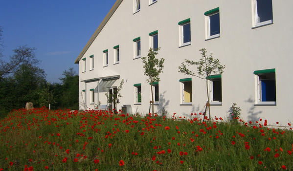 Bürogebäude mit Packhalle in Bergkirchen-GADA, die 2008 errichtet wurde