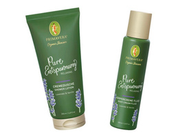 KI generiert: Zwei grüne Flaschen „Primavera Pure Entspannung“ mit Lavendel und Vanille, Cremedusche und Körpercreme.