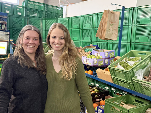 Daniela von der Ökokiste und Melina Will essen gerne für ihre Schönheit