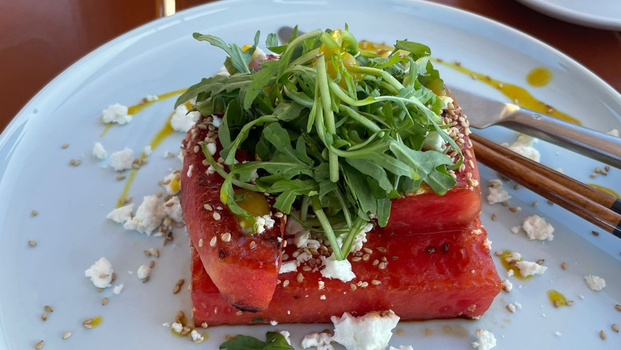 Rezeptbild für Gegrillte Melone mit Rucola & Feta