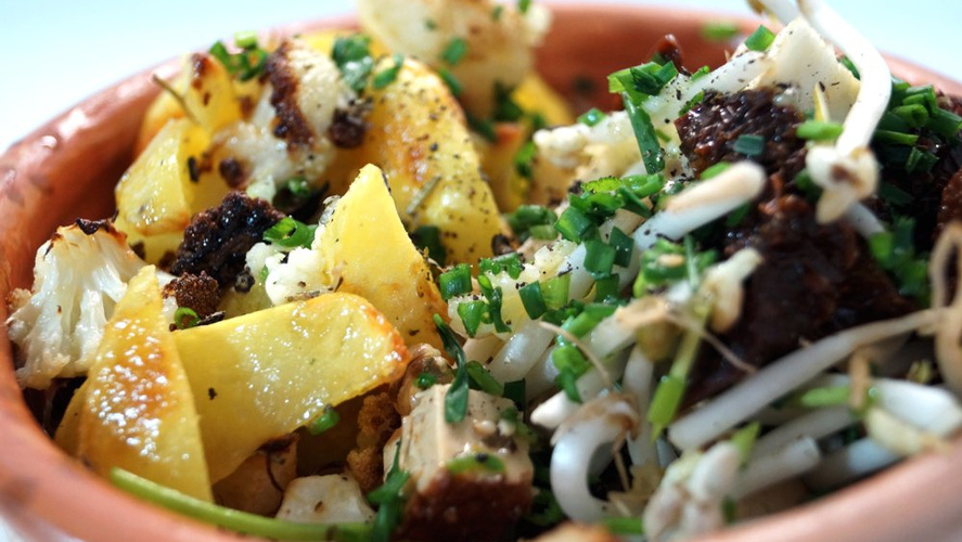 Rezeptbild für Gemüse aus dem Pergament mit&nbsp;<br>Räuchertofu Salat