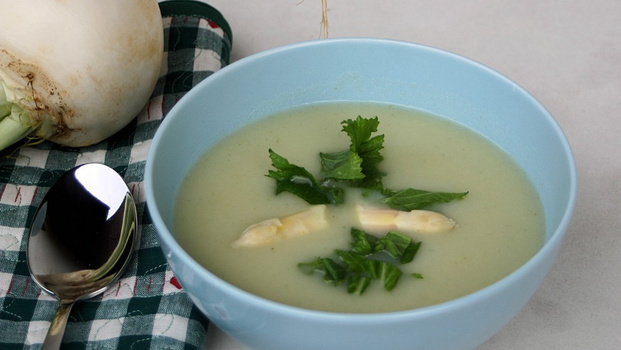 Rezeptbild für Spargelsuppe mit Prosecco und Mairübchen