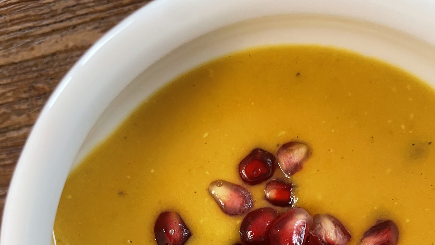 Rezeptbild für Süßkartoffel-Linsen-Suppe mit Granatapfelkernen