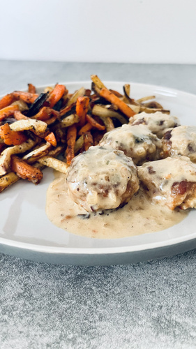 Rezeptbild für Vegetarische Köttbullar mit Gemüsesticks