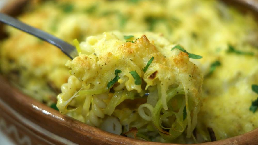 Rezeptbild für Sahniger Nudelauflauf mit Topinambur