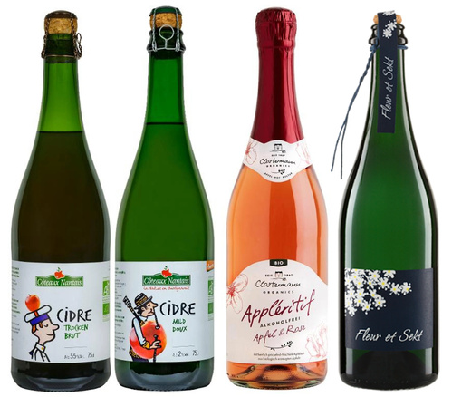 KI generiert: Vier Flaschen mit verschiedenen Cidre- und Apfelschaumgetränken.