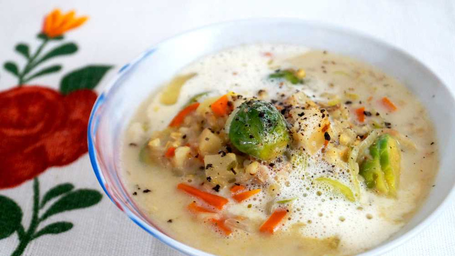 Rezeptbild für Urgetreide-Gemüse Süppchen mit Sahneschaum