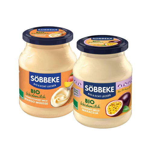 KI generiert: Zwei Gläser SÖBBEKE Bio-Weidemilch-Joghurt in den Sorten Mango Mousse und Maracuja.