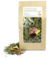 KI generiert: Das Bild zeigt eine Packung Kräutertee von "Amperhof". Die Verpackung ist aus Papier mit einem Sichtfenster, das einen Blick auf die bunten Kräuter und Blüten im Inneren ermöglicht.