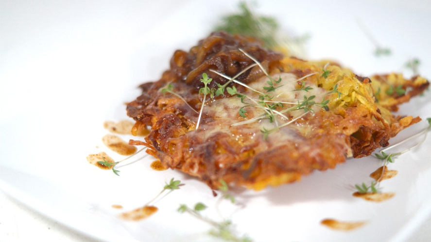 Rezeptbild für Käserösti an süß-sauren Balsamicozwiebeln