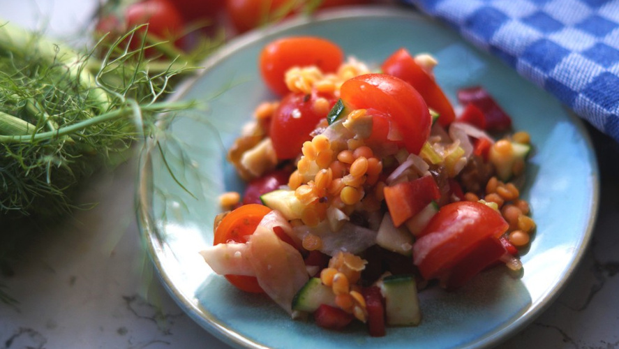 Rezeptbild für Orientalischer Linsensalat mit Datteln