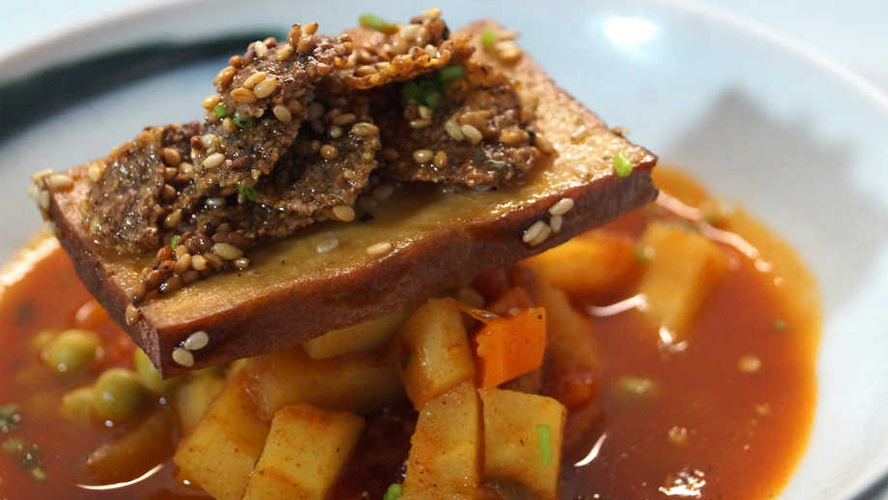 Rezeptbild für Gemüseeintopf mit gebratenem Tofu