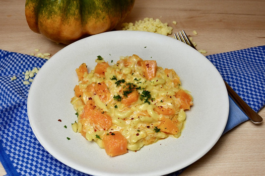 Rezeptbild für Herzhafte Käsespätzle mit Muskatkürbis