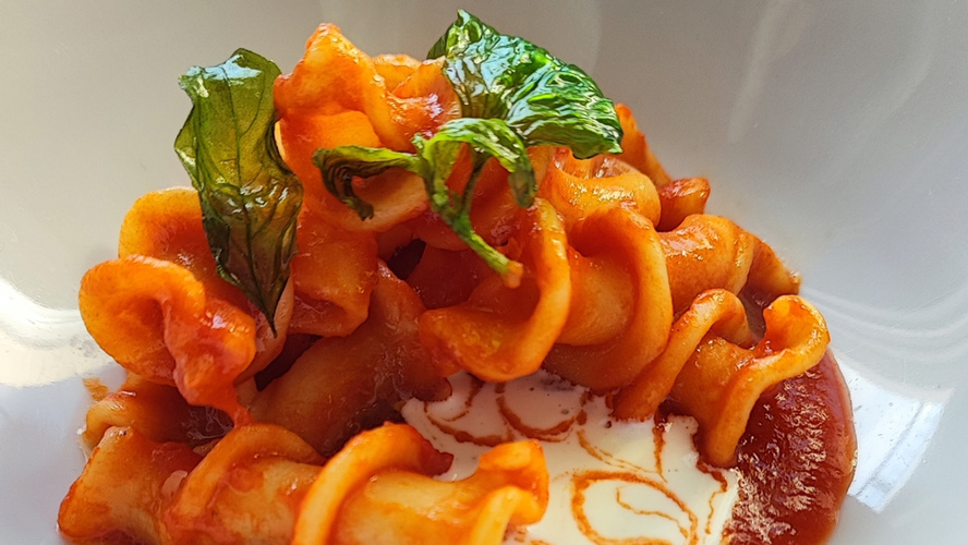 Rezeptbild für Gigli mit Tomatensauce & Burratacreme