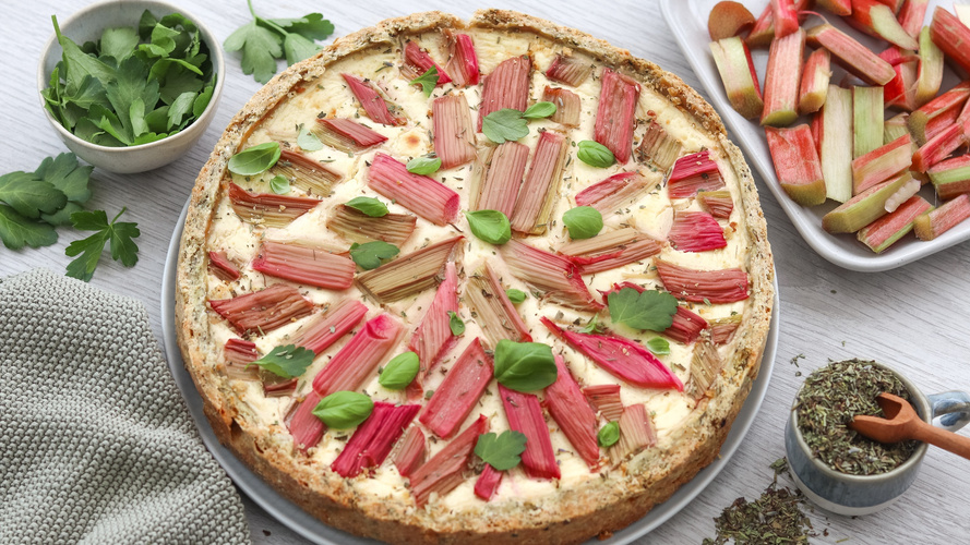 Rezeptbild für Herzhafter Rhabarber-Käsekuchen
