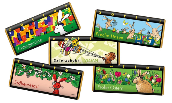 KI generiert: Fünf österlich gestaltete Schokoladenverpackungen von Zotter. Texte: "Ostergenüsse", "Freche Hasen", "Osterschoki", "Erdbeer-Hasi", "Frohe Ostern".