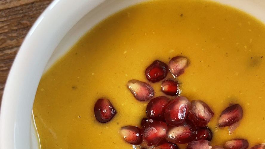 Rezeptbild für Süßkartoffel-Linsen-Suppe mit Granatapfelkernen