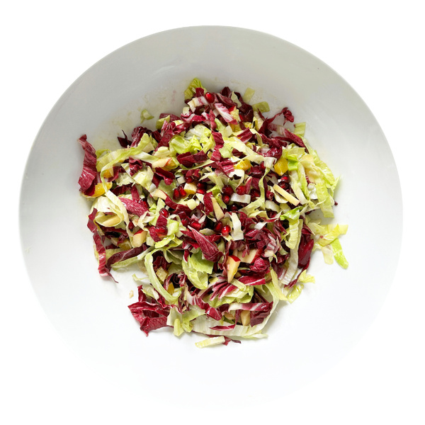 KI generiert: Ein Teller mit bunt gemischtem Salat, bestehend aus Radicchio, grünen Blättern und Granatapfelkernen.
