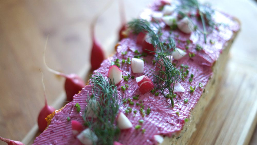 Rezeptbild für Bunte Brottorte mit verschiedenen Cremes und Gemüsefüllungen