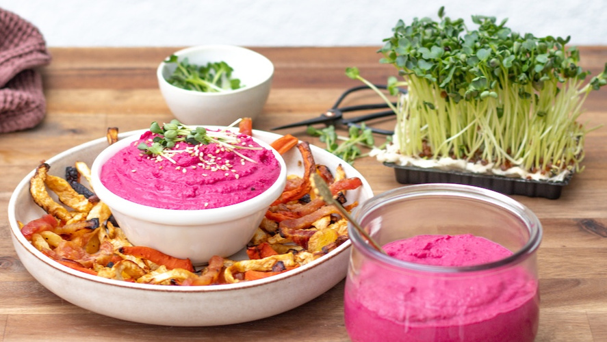 Rezeptbild für Rote-Bete-Hummus mit Wurzelgemüse-Pommes