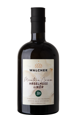 KI generiert: Das Bild zeigt eine Flasche Walcher Mountain Cream Haselnuss Likör. Die Flasche hat ein schlichtes Etikett, das den Likör als biologisches Produkt kennzeichnet.