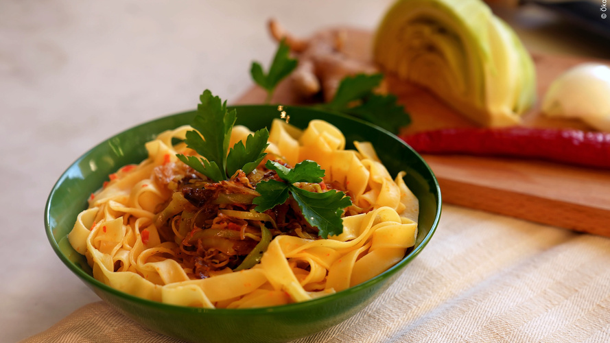 Rezeptbild für Tagliatelle mit pikantem Weißkohl