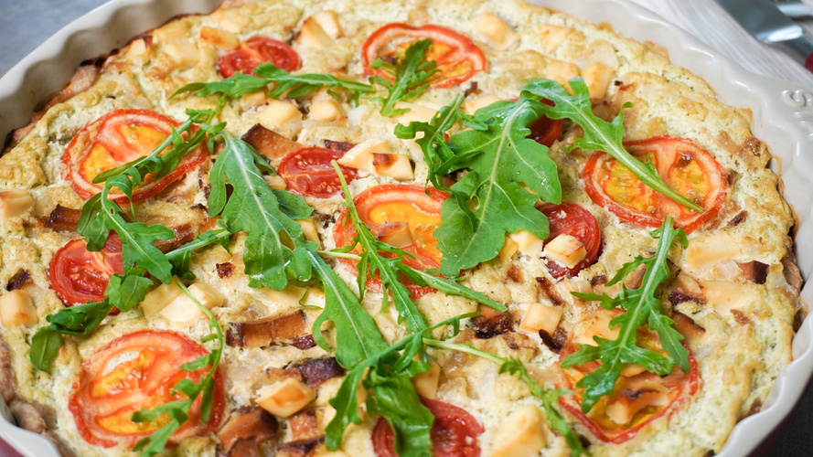 Rezeptbild für Vegane Zucchini-Tomaten-Quiche mit Griechischer Käse-Alternative