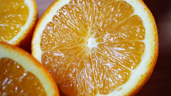 KI generiert: Hauptinhalt: Orangenscheiben mit Sternenmuster.