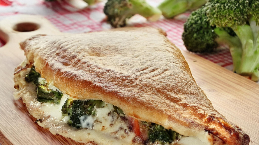 Rezeptbild für Calzone mit Brokkoli und Käse