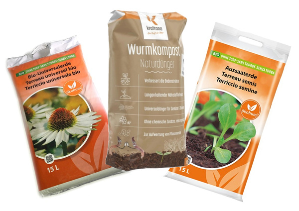 KI generiert: Drei Pakete mit Bio-Erde und Wurmkompost; Text: "Wurmkompost, Bio-Universalerde, Aussaaterde".