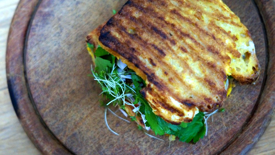 Rezeptbild für Armer Ritter Variation mit Kräuter & Käse